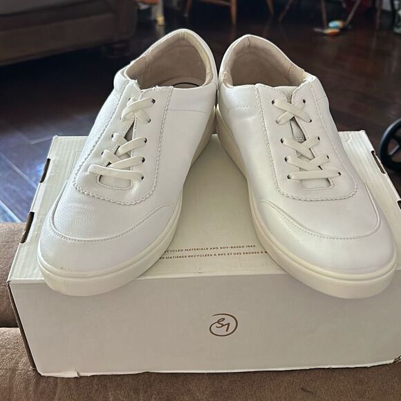 LifeStride Women's Happy Hour Machine Washable Lace Up Slip-in Sneakers. White. - Picture 3 of 14